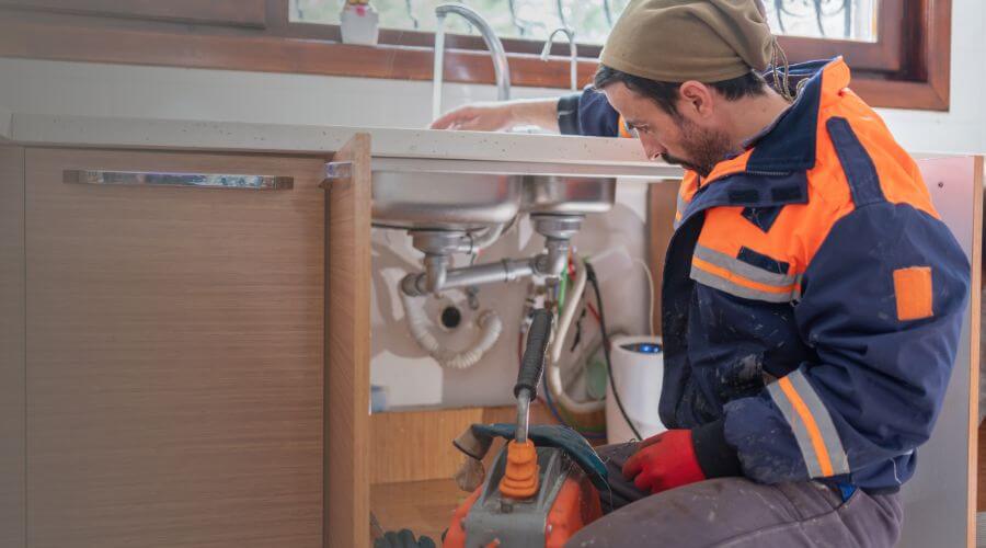 Expert burst pipe repair services in Luzerne, IA